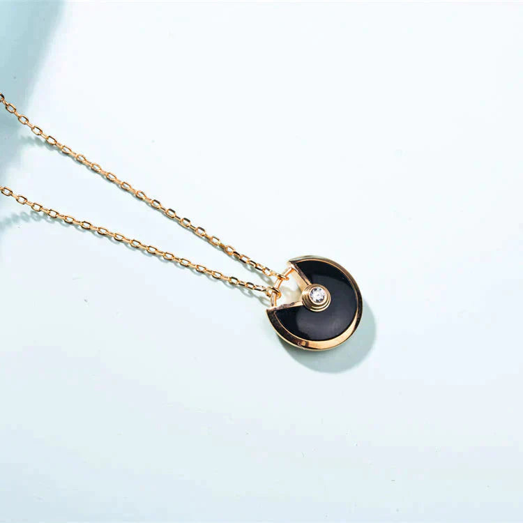 ˇGilded EraˇAMULETTE GOLD CARNELIAN ONYX NECKLACE