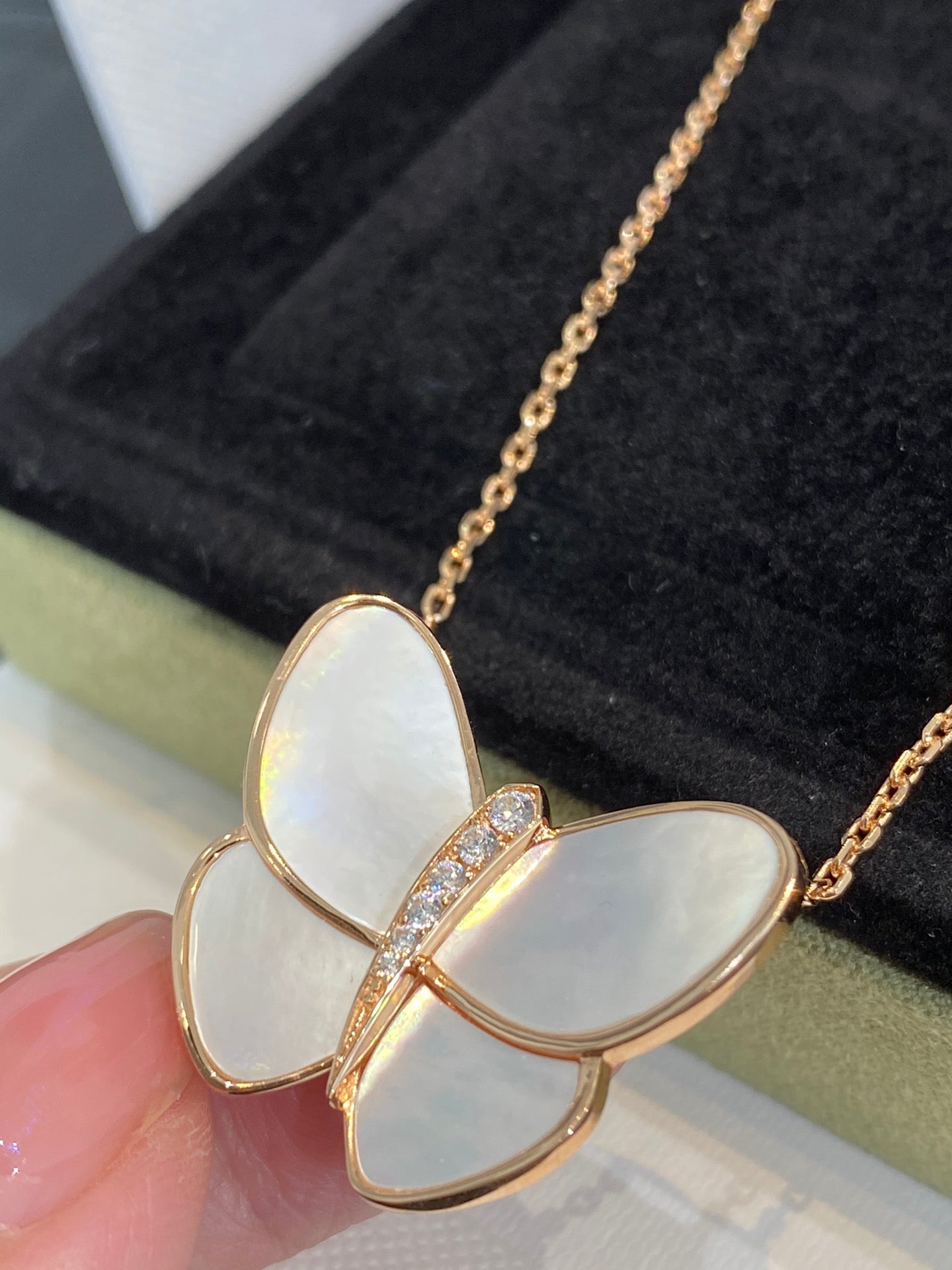 ˇGilded EraˇBUTTERFLY GOLD MOP DIAMOND NECKLACE