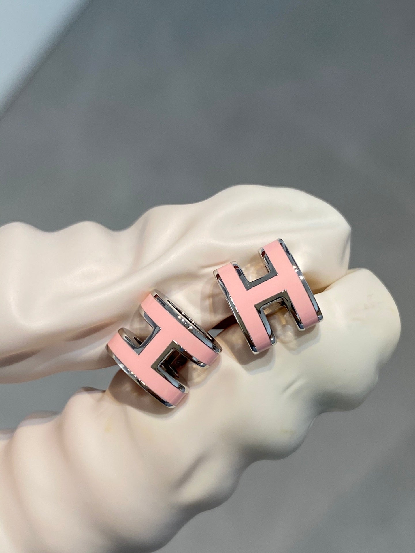 ˇGilded EraˇMINI POP H SILVER EARRINGS PINK