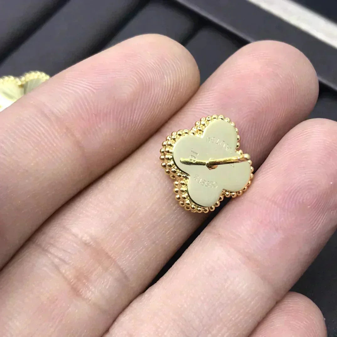 ˇGilded EraˇCLOVER MINI 9.5MM LASER EARRINGS