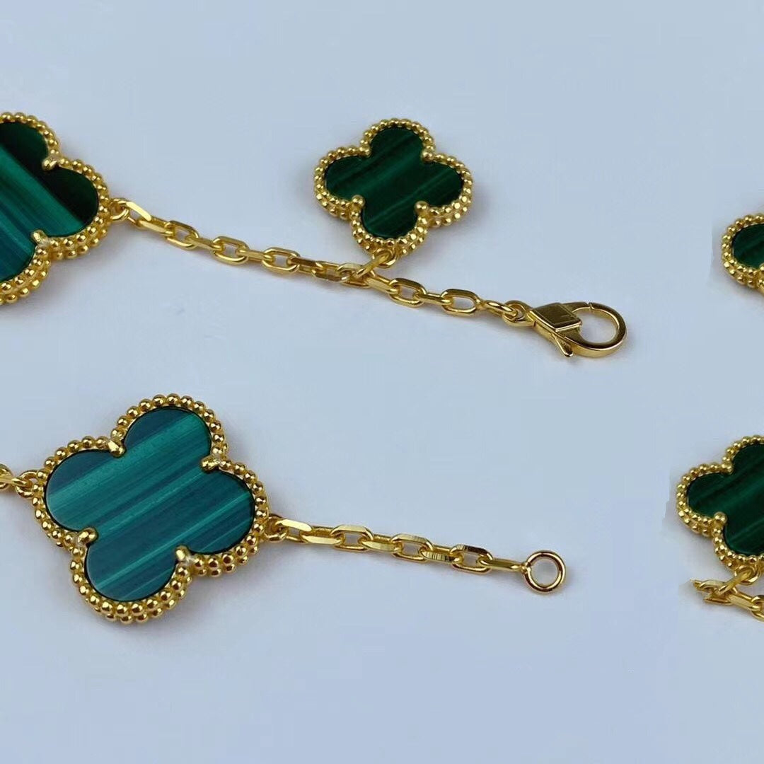 ˇGilded EraˇMAGIC CLOVER MALACHITE GOLD BRACELET 5 MOTIFS