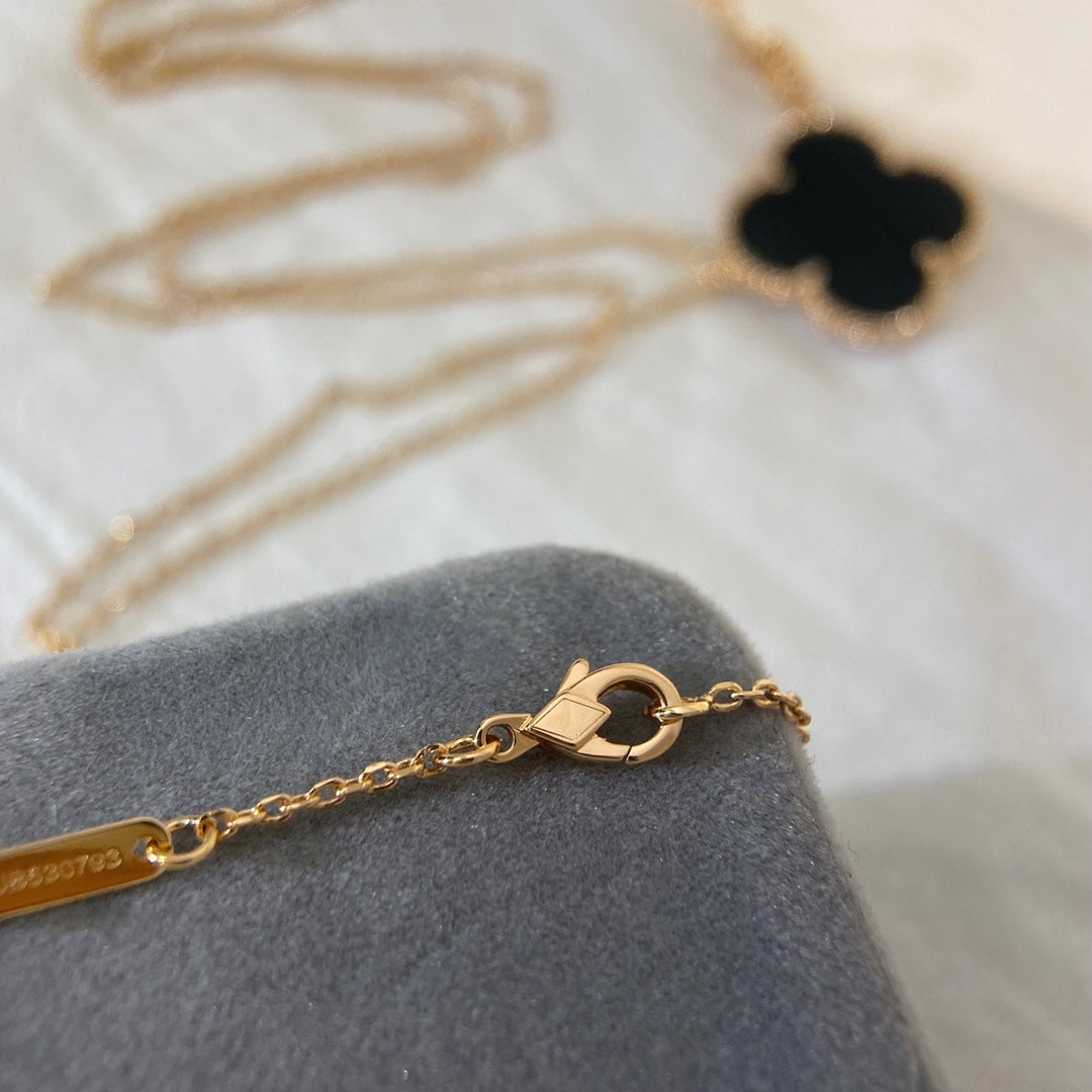 ˇGilded EraˇCLOVER 25MM NECKLACE GOLD ONYX