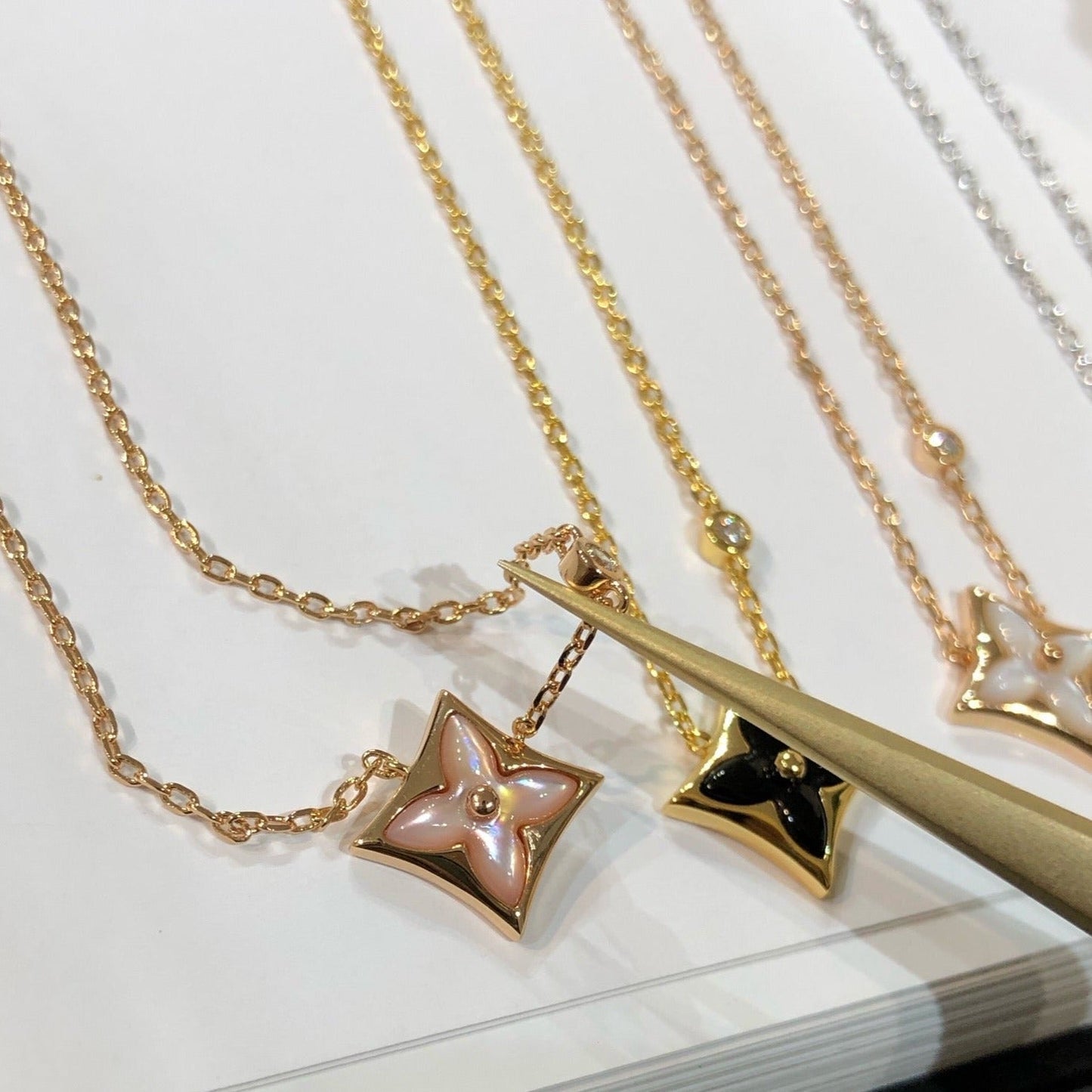 ˇGilded EraˇSTAR BLACK MOP NECKLACE