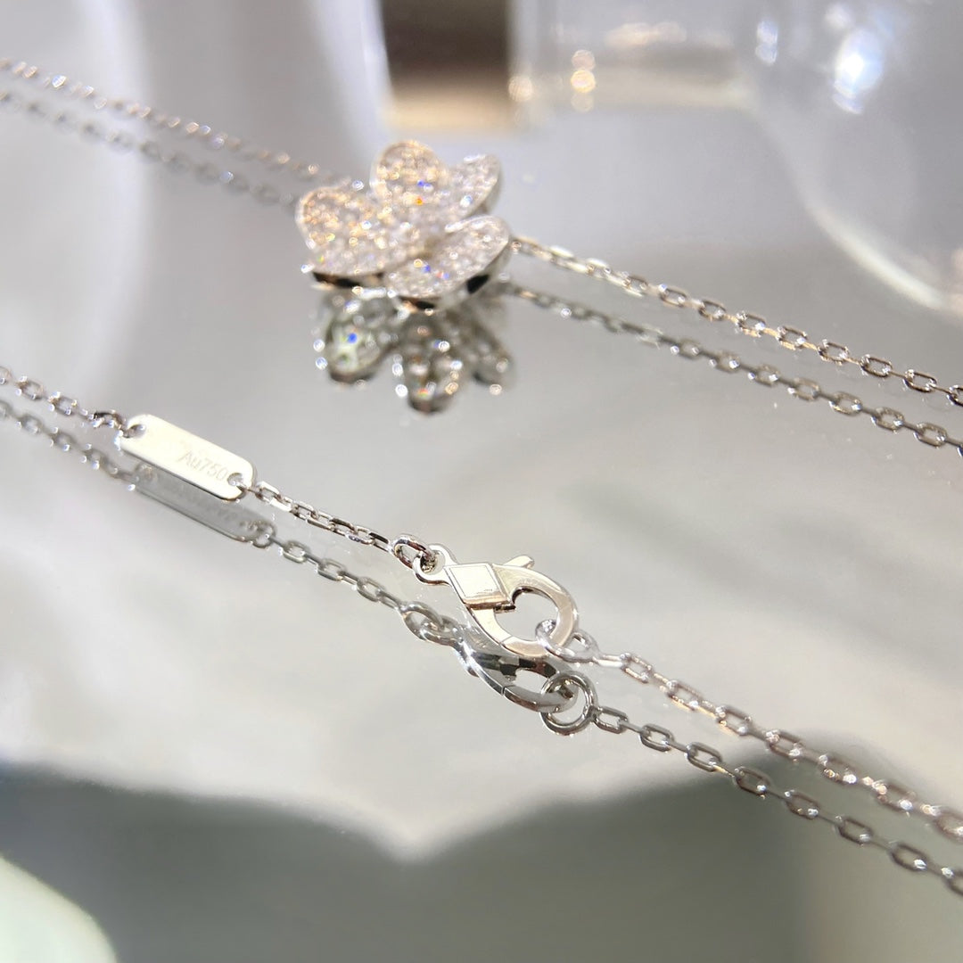 ˇGilded EraˇFLOWER DIAMOND NECKLACE