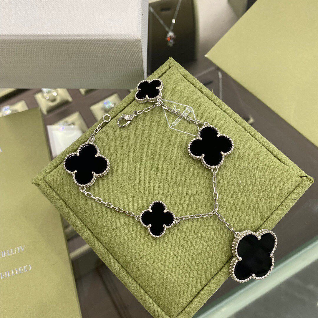ˇGilded EraˇCLOVER 5 MOTIFS SIVLER ONYX BRACELET