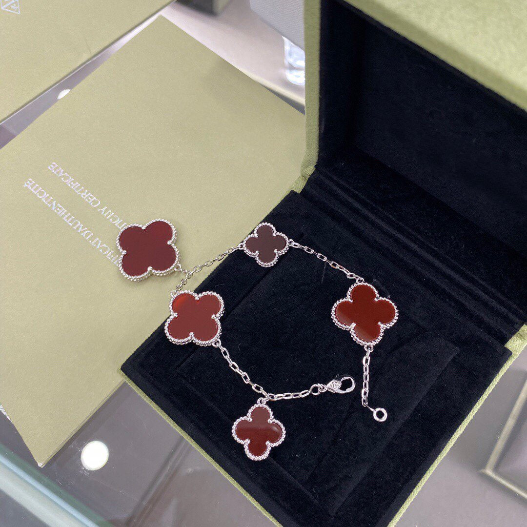 ˇGilded EraˇCLOVER 5 MOTIFS SIVLER CARNELIAN BRACELET