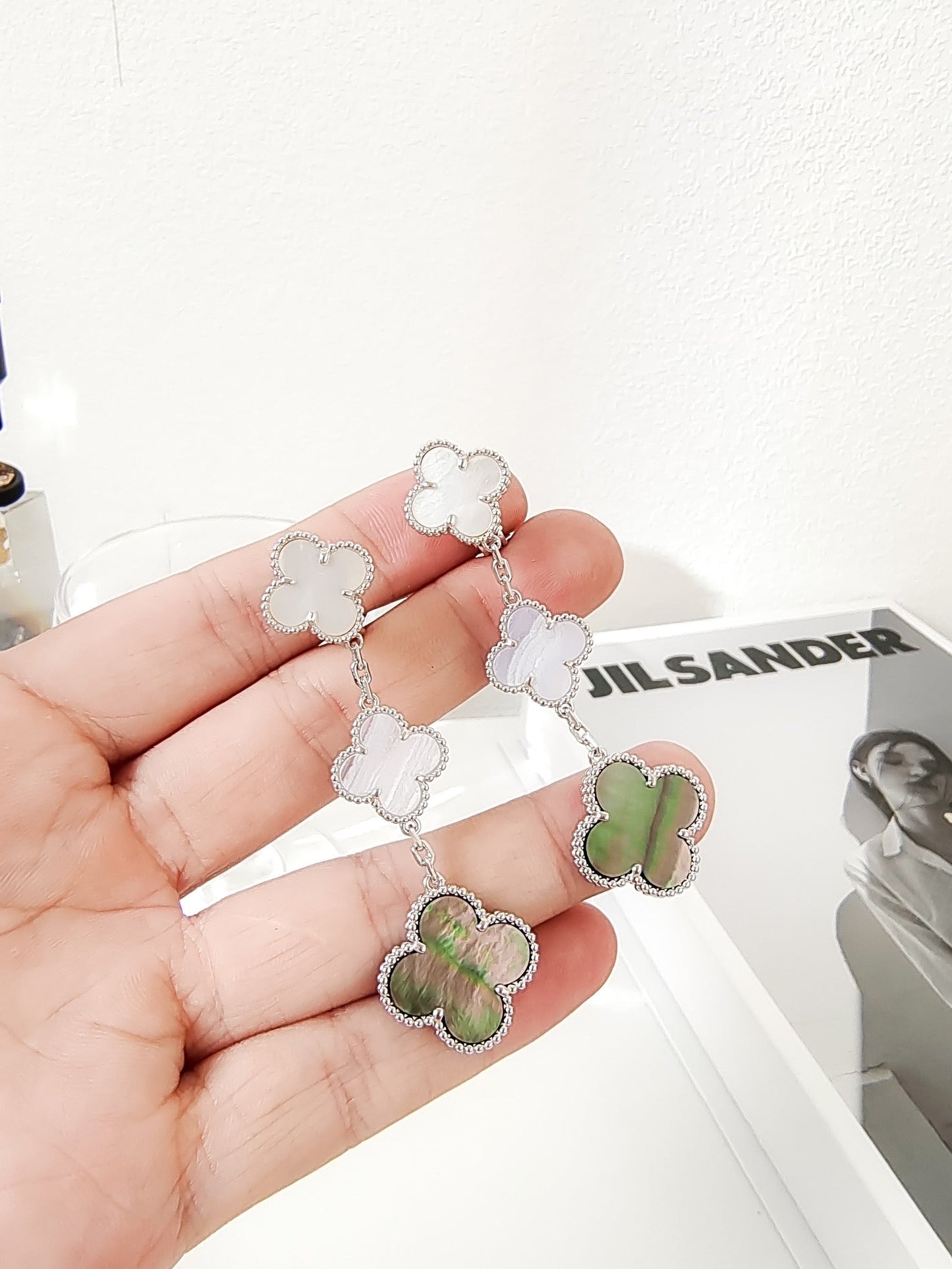 ˇGilded EraˇCLOVER 3 MOTIFS CHALCEDONY DARK MOP SILVER EARRINGS
