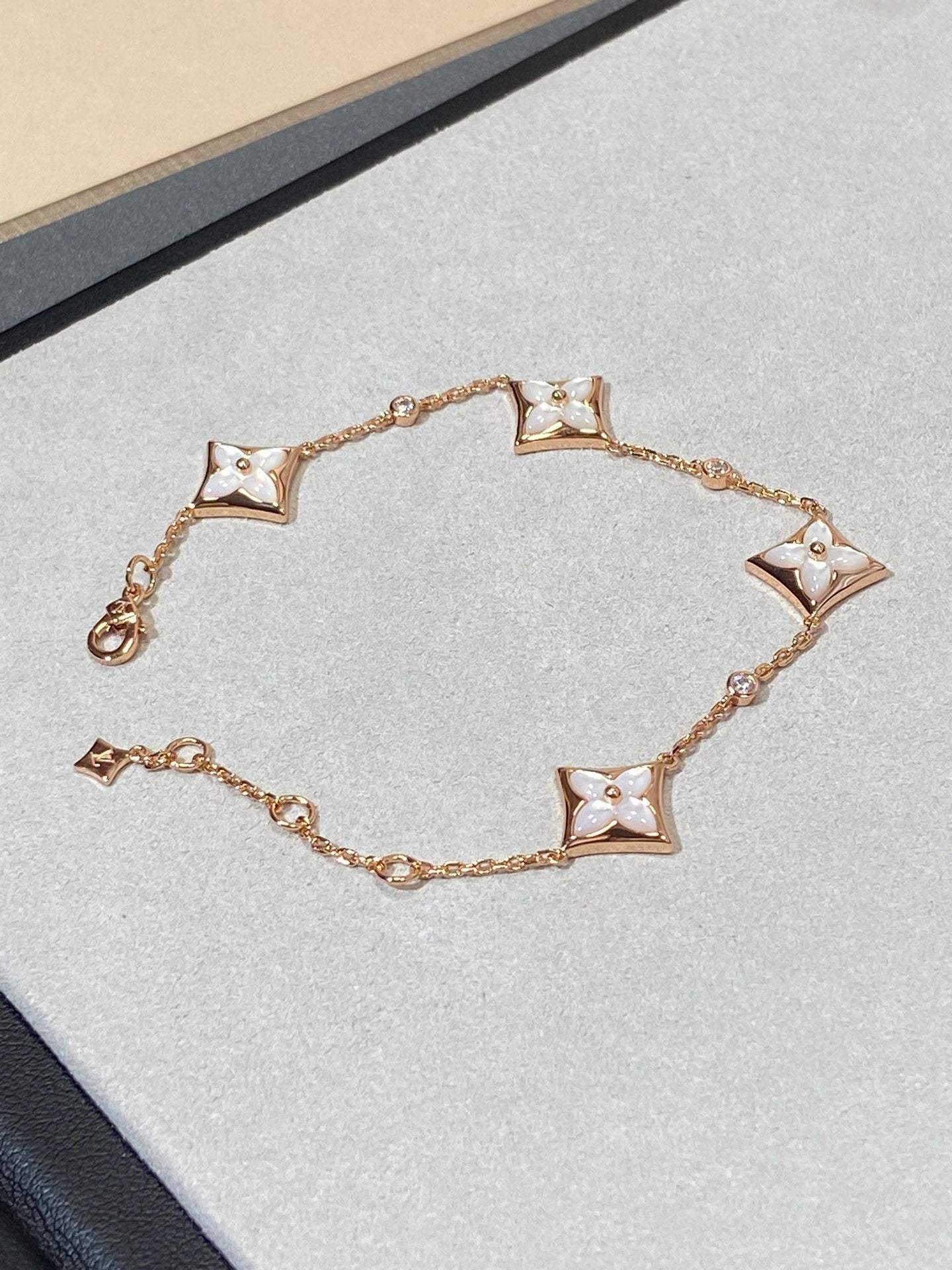 ˇGilded EraˇSTAR 4 MOTIF MOP DIAMOND PINK GOLD BRACELET