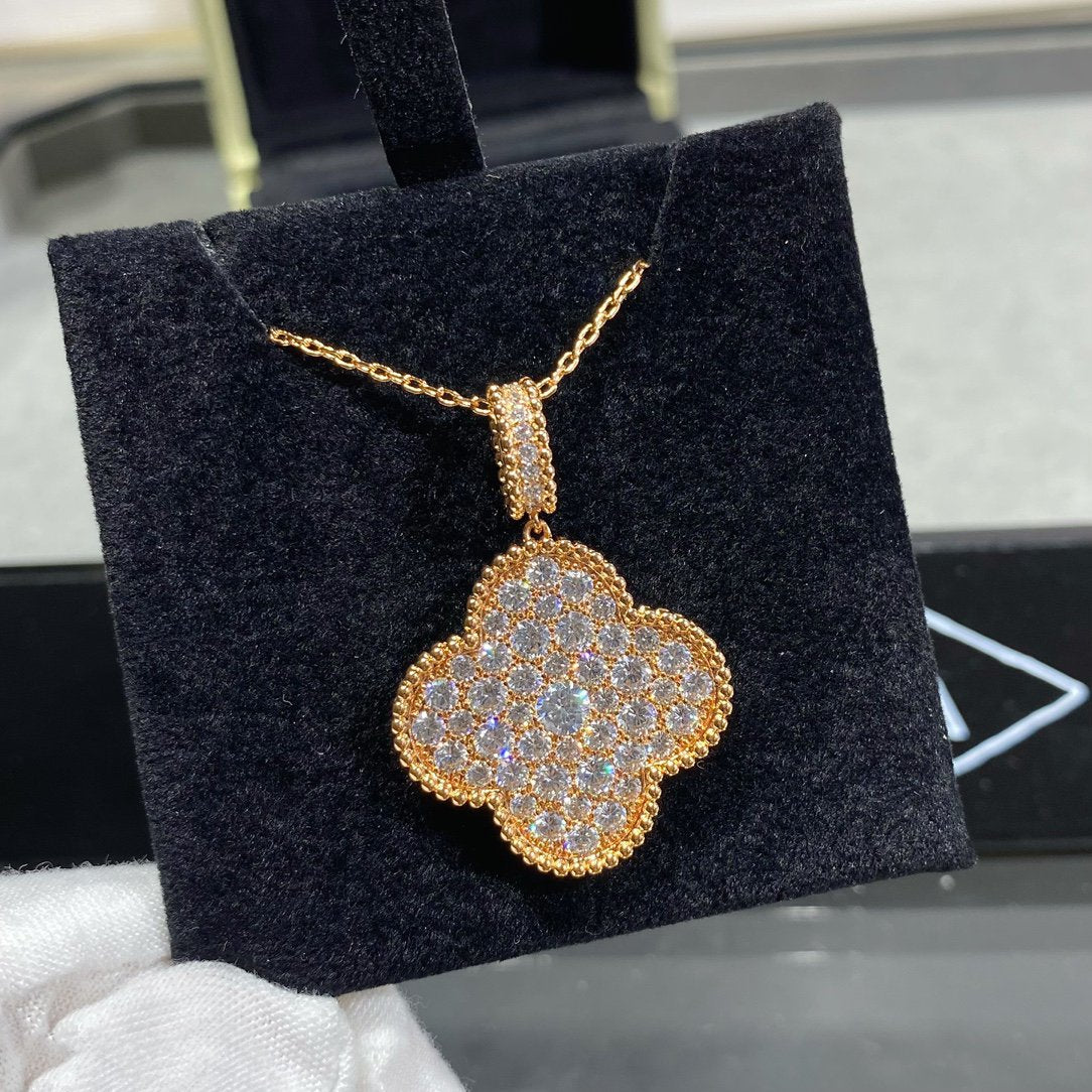 ˇGilded EraˇCLOVER 25MM LARGE PEDANT DIAMOND PAVED LONG NECKLACE