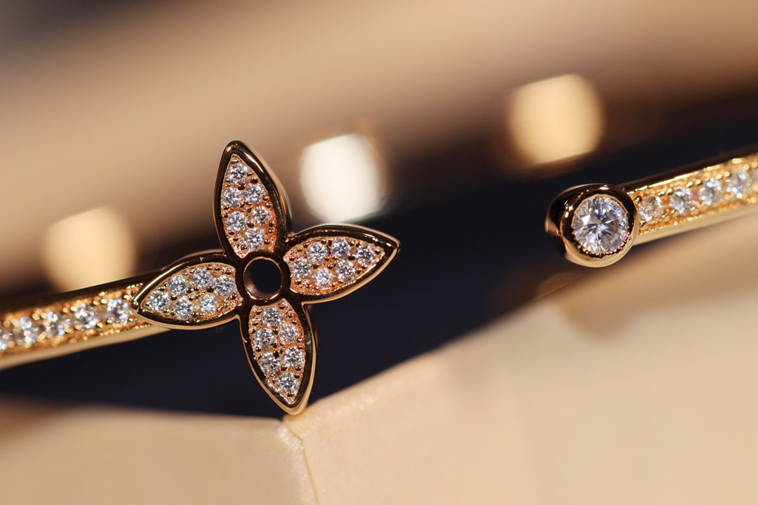 ˇGilded EraˇIDYLLE GOLD OPEN BRACELET DIAMOND PAVED