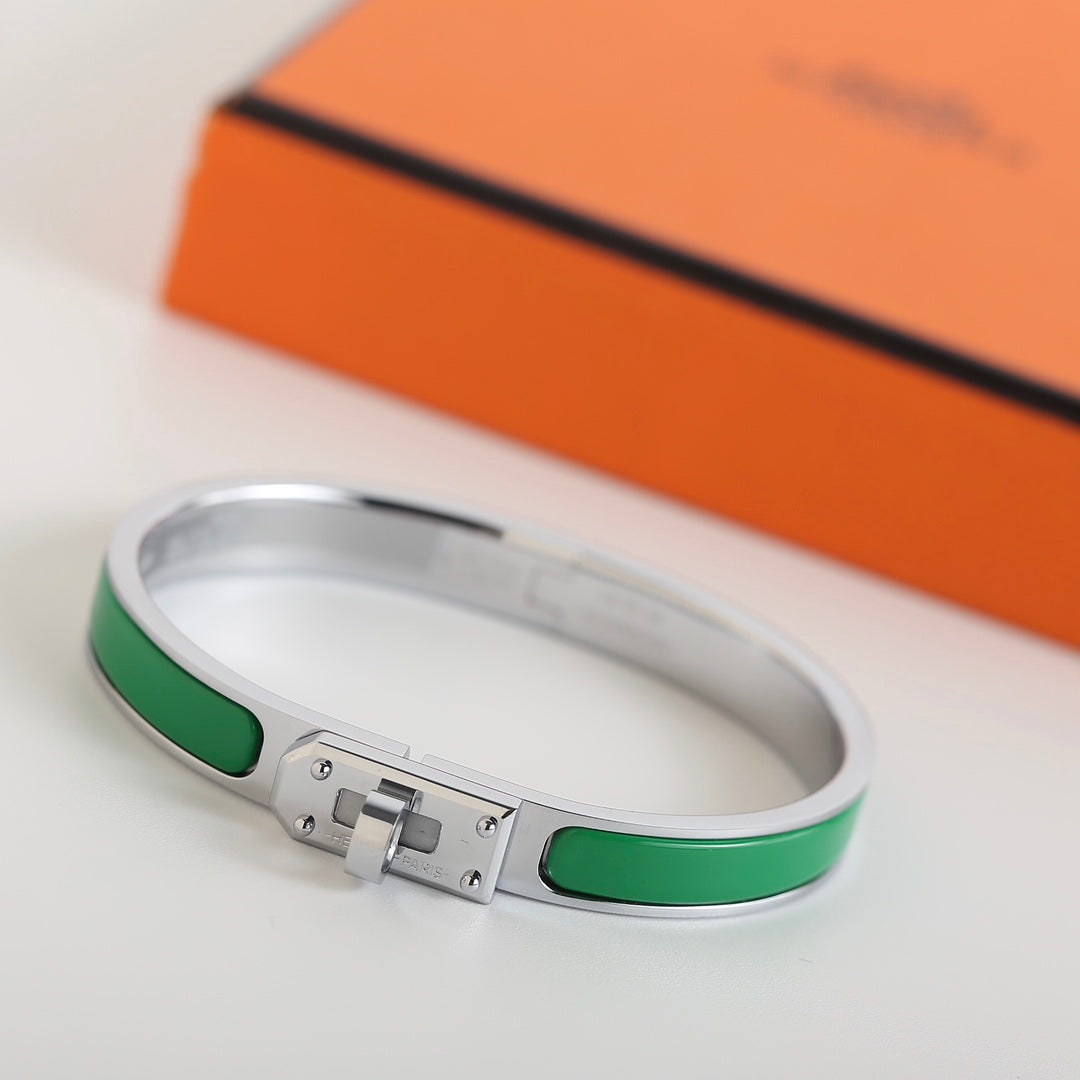 ˇGilded EraˇHM KELLY GREEN BRACELET