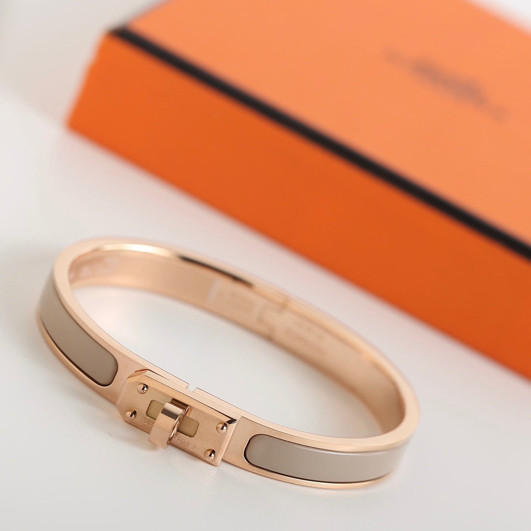 ˇGilded EraˇHM KELLY GREY BRACELET