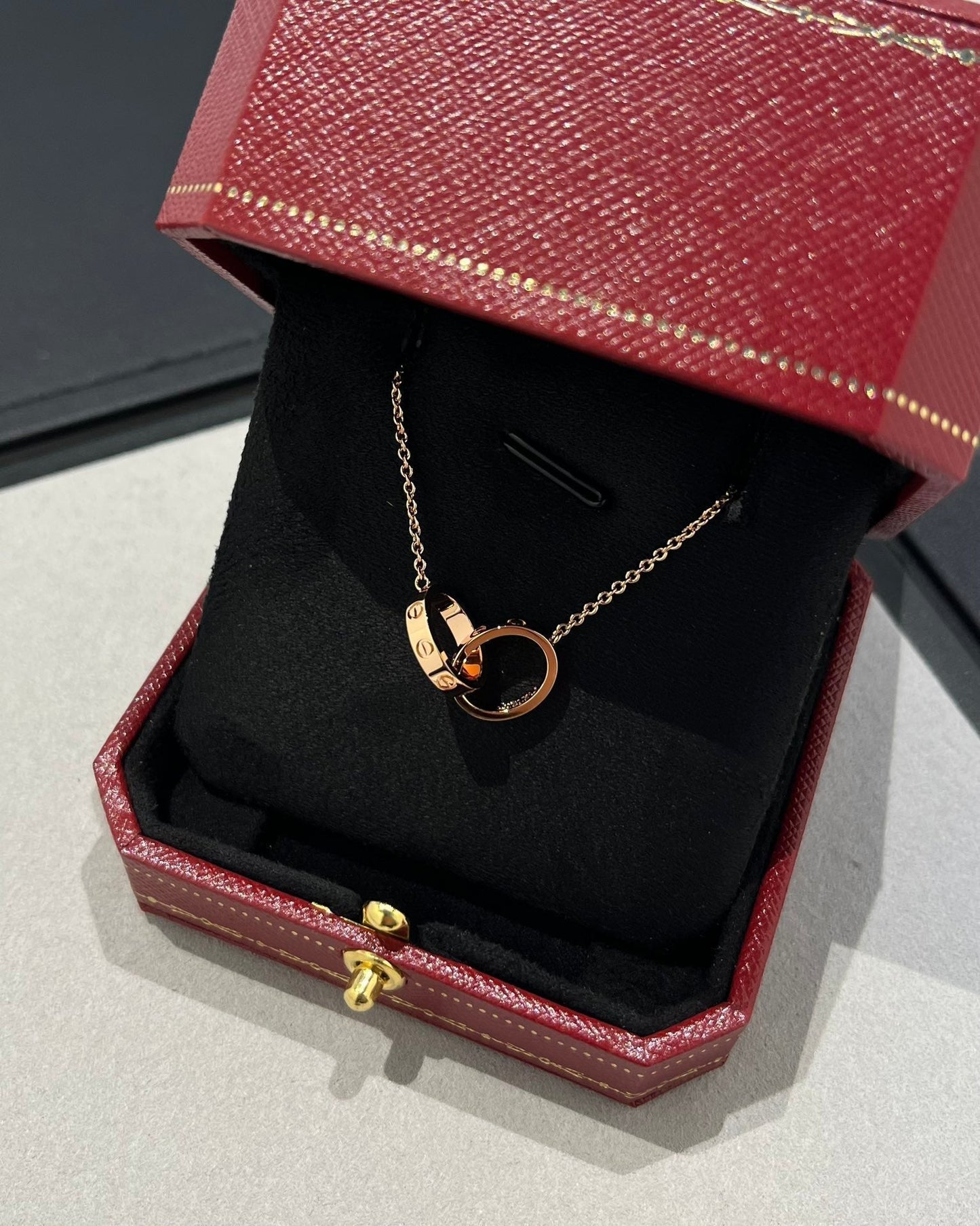 ˇGilded EraˇLOVE NECKLACE DOUBLE RING PINK GOLD
