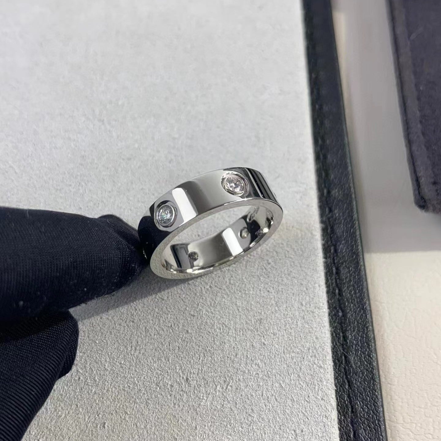 ˇGilded EraˇLOVE RING 5.5MM 6 DIAMONDS SILVER