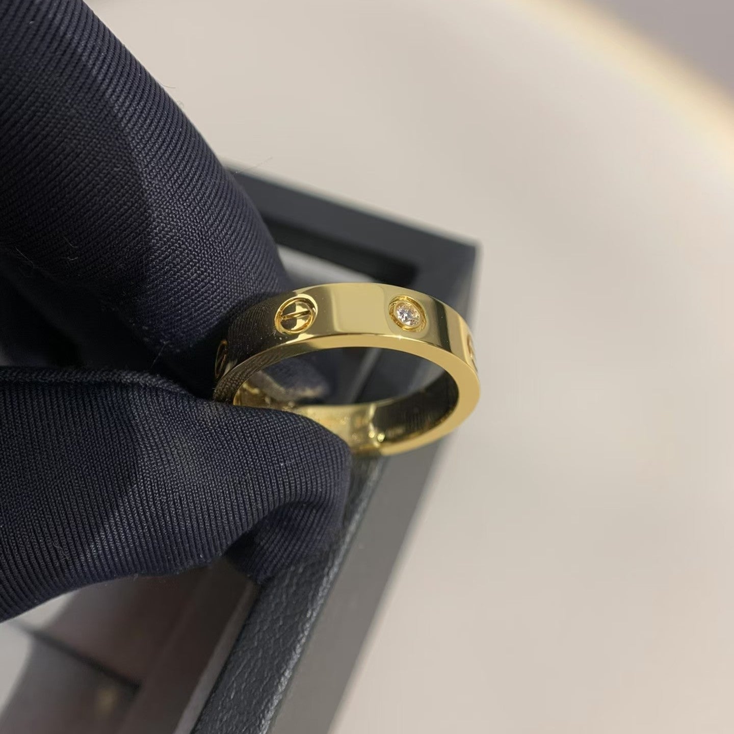 ˇGilded EraˇLOVE RING 4MM 1 DIAMOND GOLD