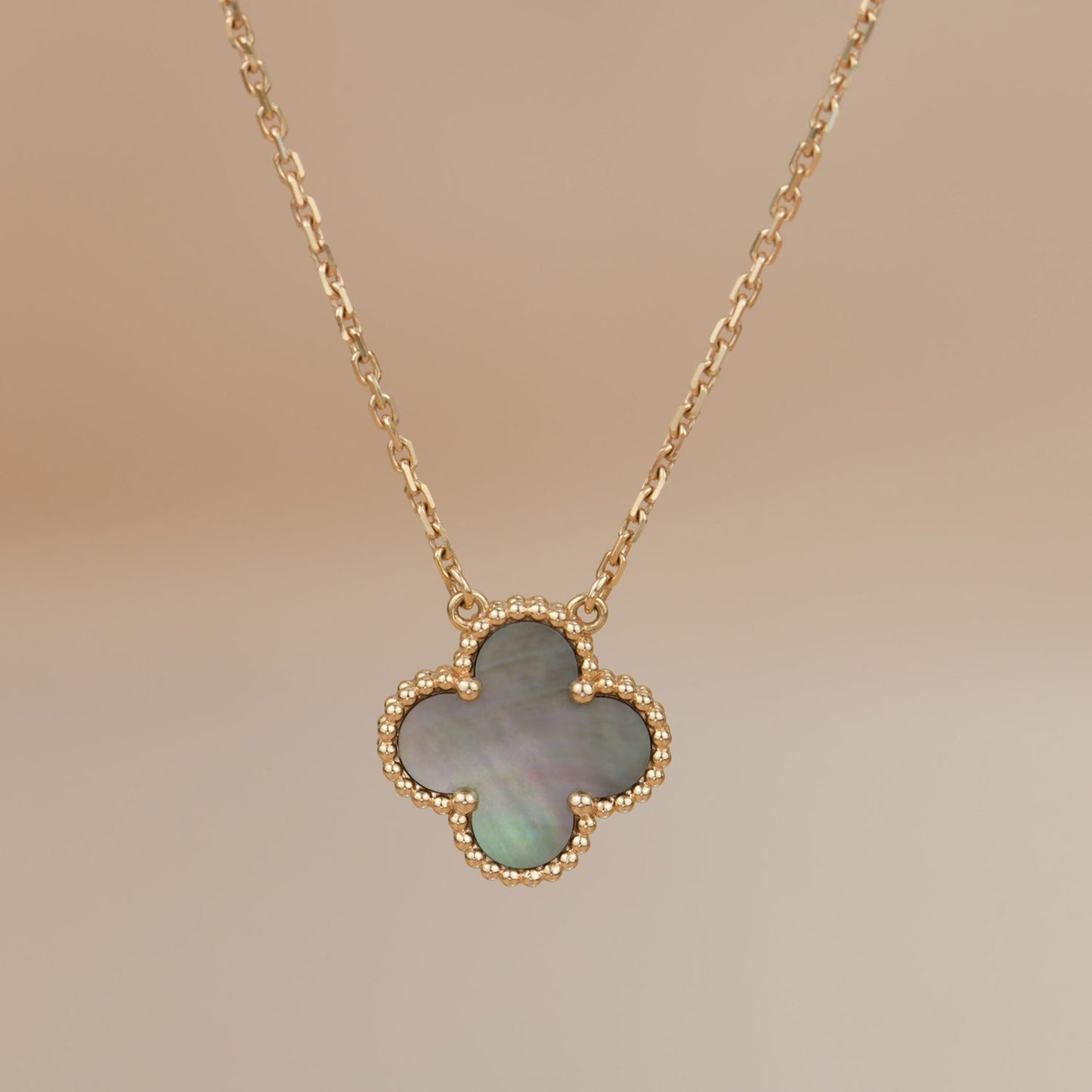 ˇGilded EraˇCLOVER 15MM GRAY MOTHER OF PEARL NECKLACE