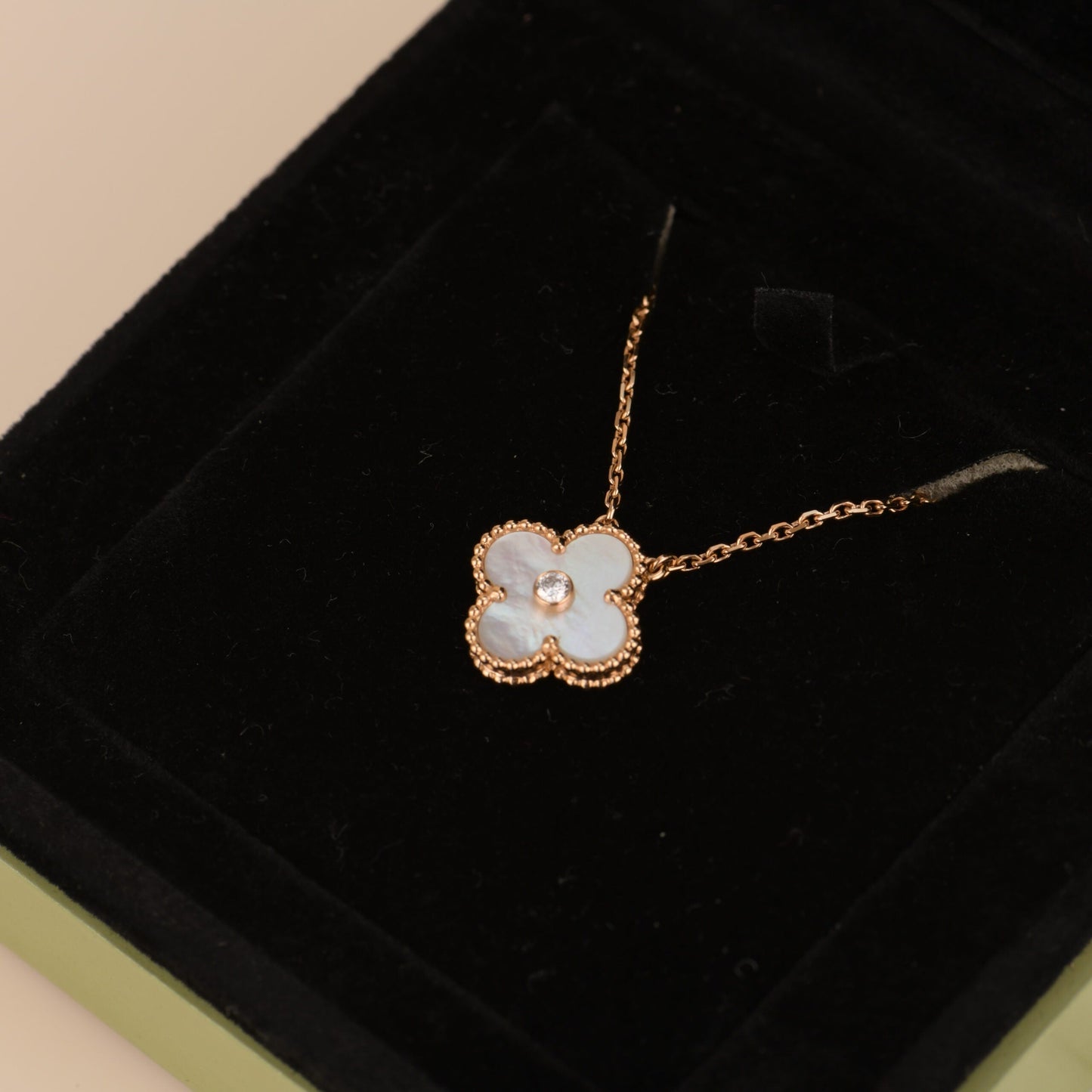 ˇGilded EraˇCLOVER 15MM DIAMOND WHITE FRITILLARIA NECKLACE