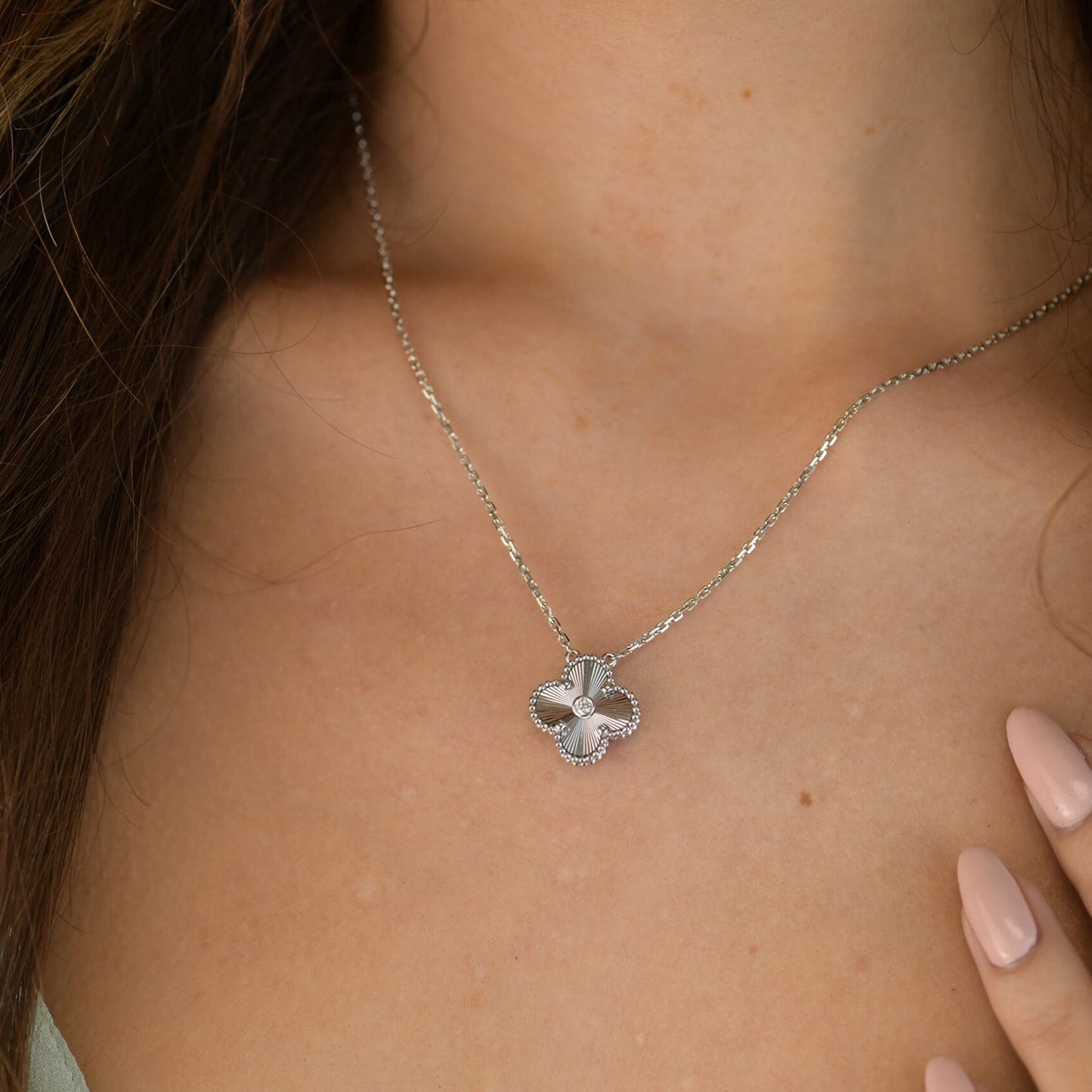 ˇGilded EraˇCLOVER 15MM DIAMOND LASER NECKLACE SILVER