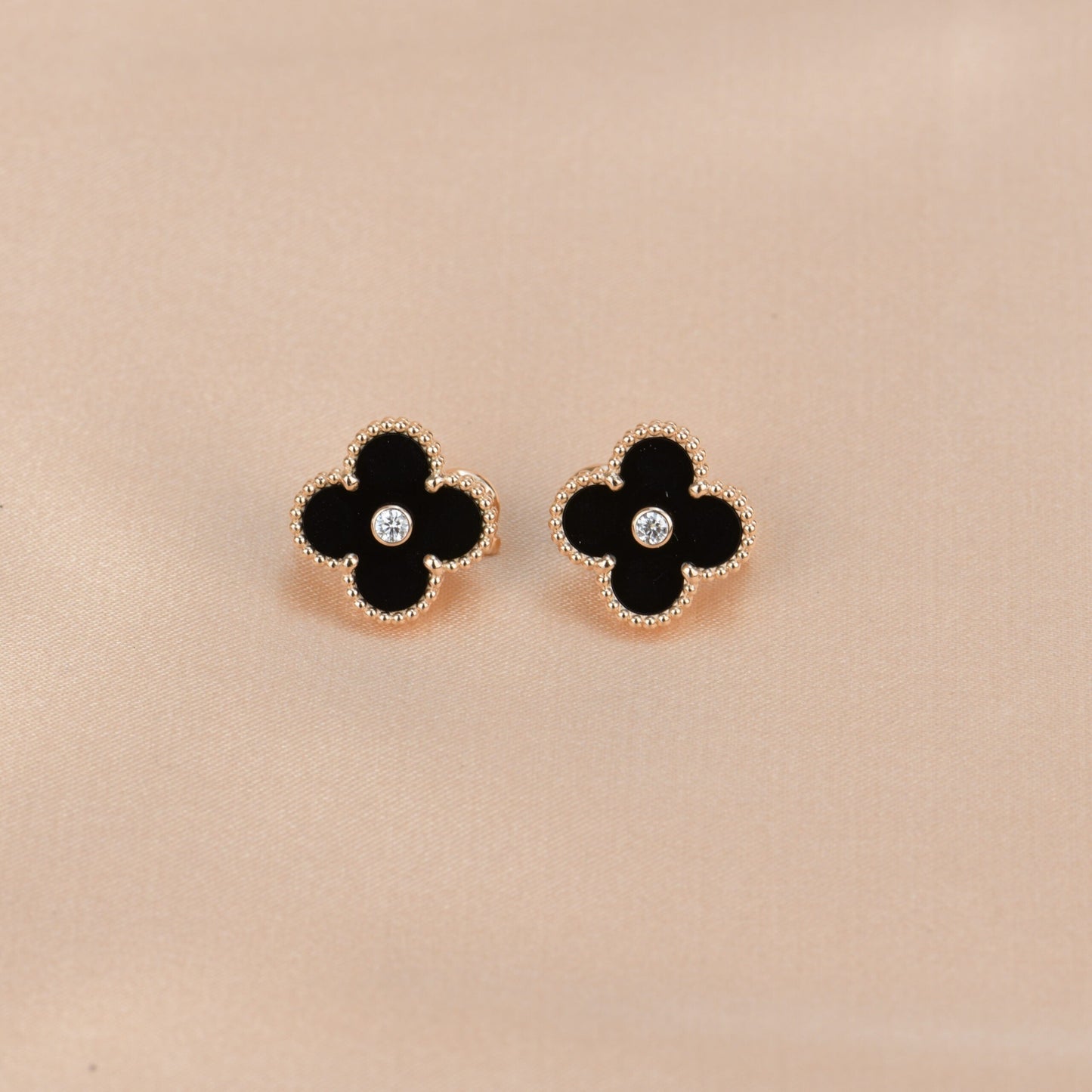 ˇGilded EraˇCLOVER MEDIUM 1 MOTIFS ONYX DIAMOND EARRINGS