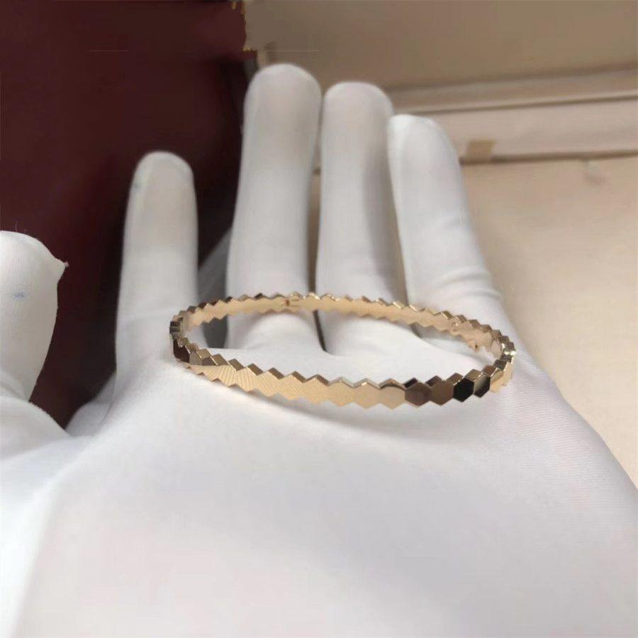 ˇGilded EraˇBEE LOVE GOLD BRACELET