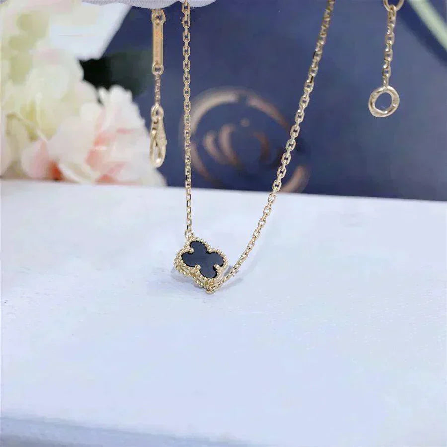 ˇGilded EraˇCLOVER ONYX SINGLE FLOWER BRACELET
