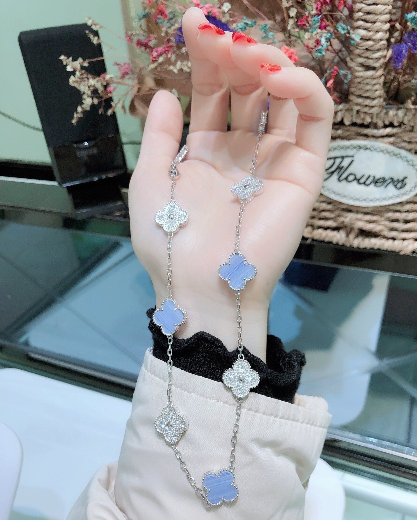 ˇGilded EraˇCLOVER 10 MOTIFS CHALCEDONY DIAMONDS SILVER NECKLACE