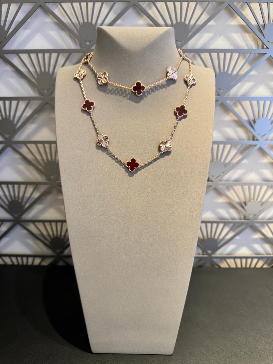 ˇGilded EraˇCLOVER 20 MOTIFS LASER CARNELIAN NECKLACE