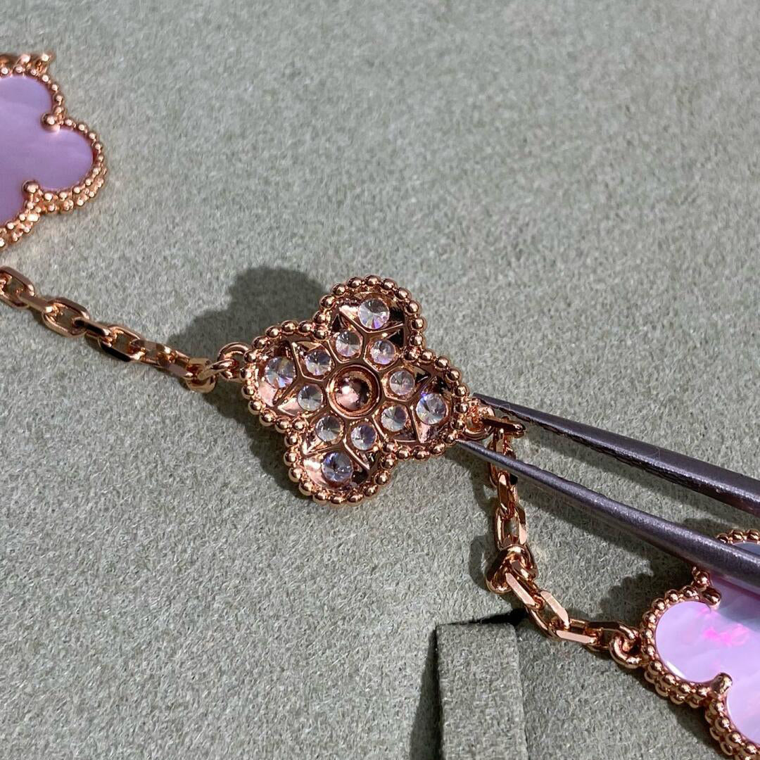 ˇGilded EraˇCLOVER 10 MOTIFS DIAMOND PINK MOP NECKLACE