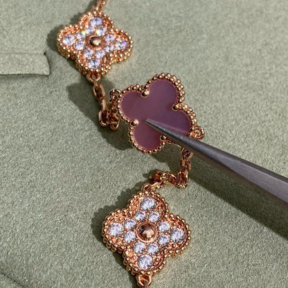 ˇGilded EraˇCLOVER 10 MOTIFS DIAMOND PINK MOP NECKLACE