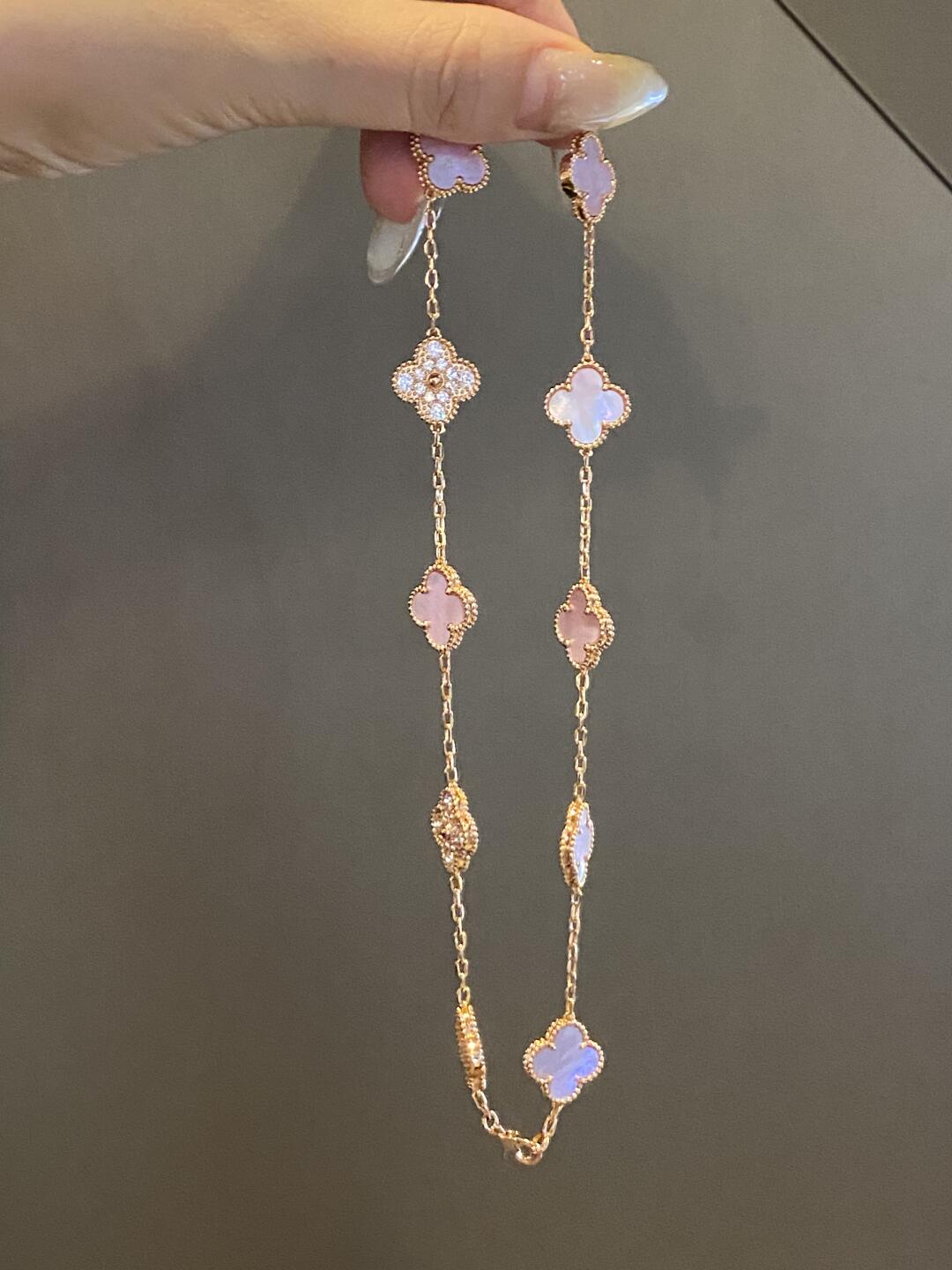 ˇGilded EraˇCLOVER 10 MOTIFS DIAMOND PINK MOP NECKLACE