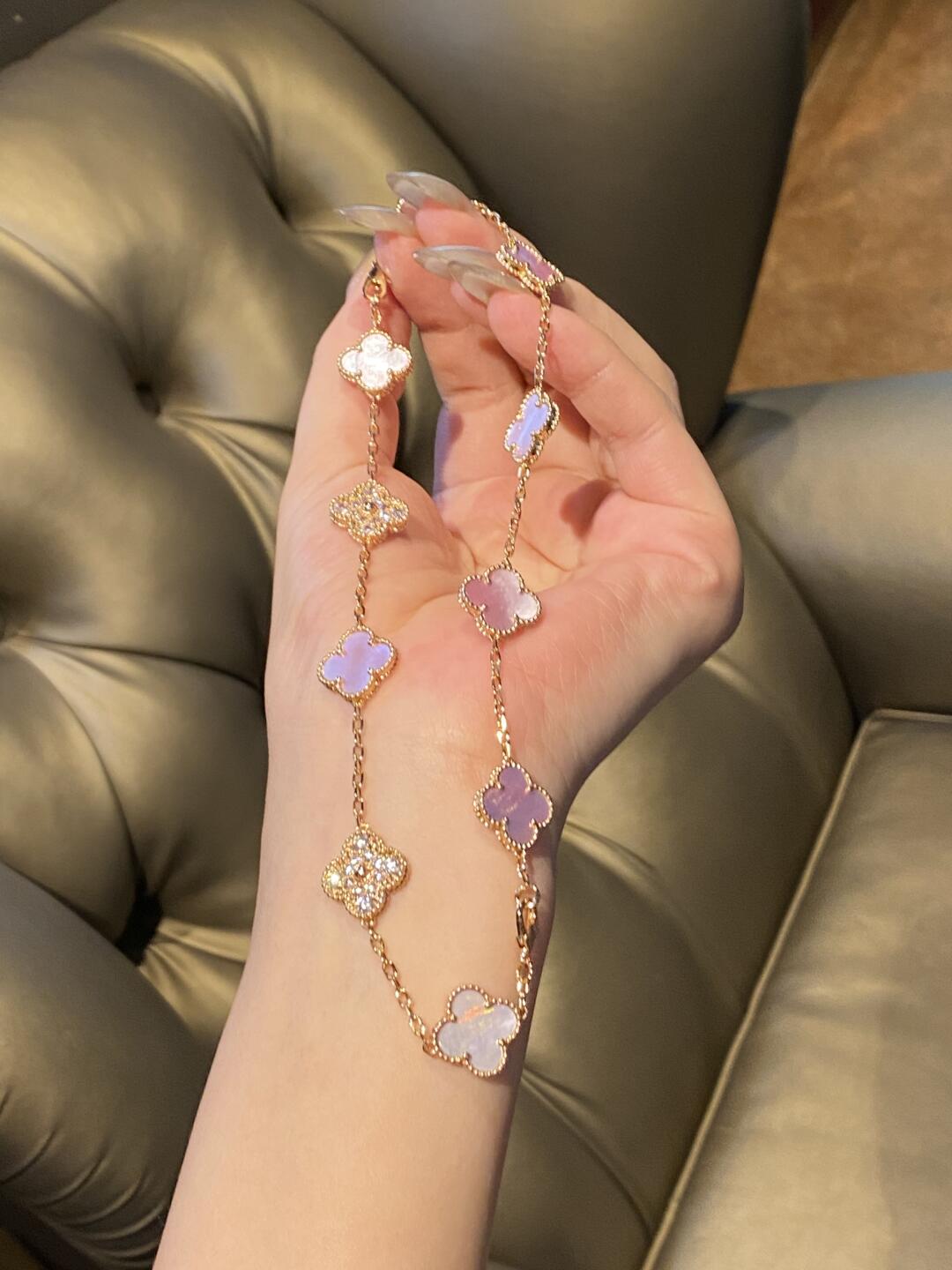 ˇGilded EraˇCLOVER 10 MOTIFS DIAMOND PINK MOP NECKLACE
