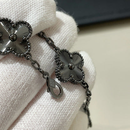 ˇGilded EraˇCLOVER 5 MOTIF BLACK BRACELET