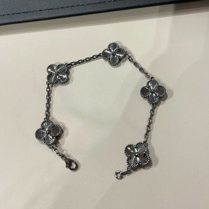 ˇGilded EraˇCLOVER 5 MOTIF BLACK BRACELET