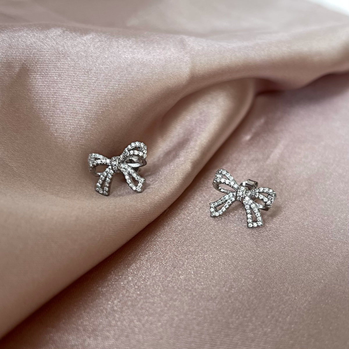[STREET]Dainty Bow Shape Earrings