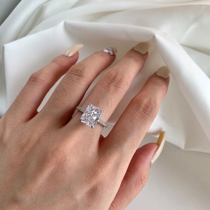 [STREET]Luxurious Engagement Ring