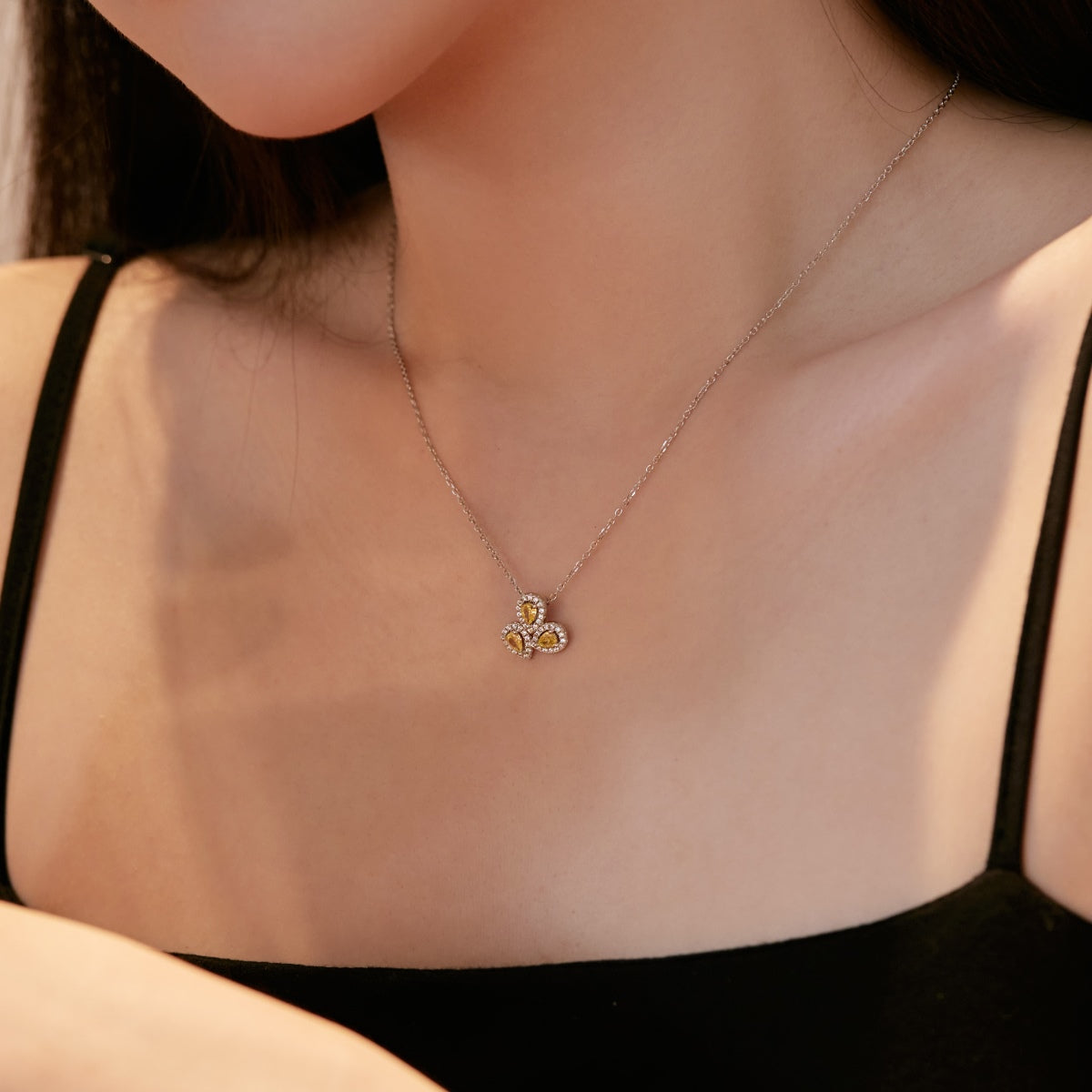 [STREET]Elegant Flower Shape Pear Cut Necklace