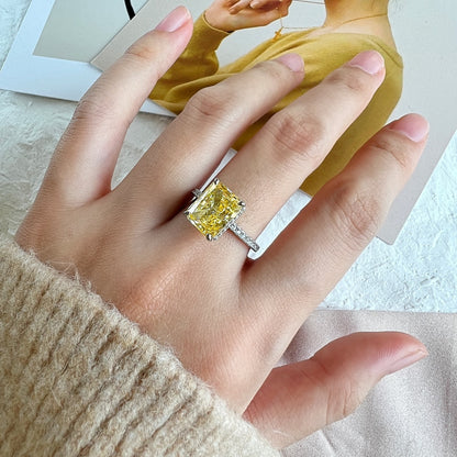 [STREET]Luxurious Engagement Ring