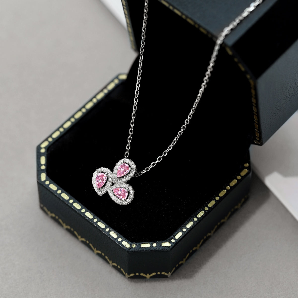 [STREET]Elegant Flower Shape Pear Cut Necklace