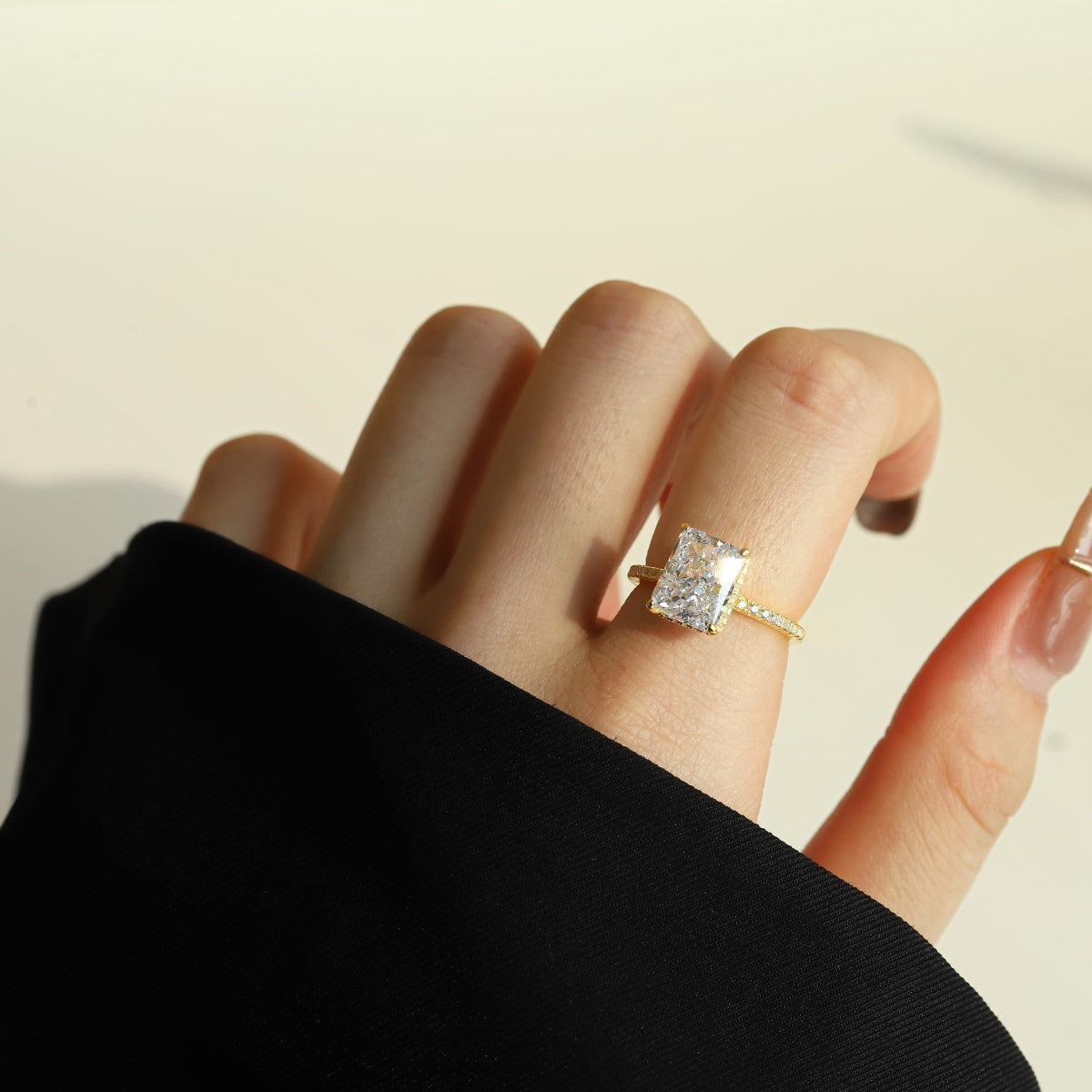 [STREET]Luxurious Engagement Ring