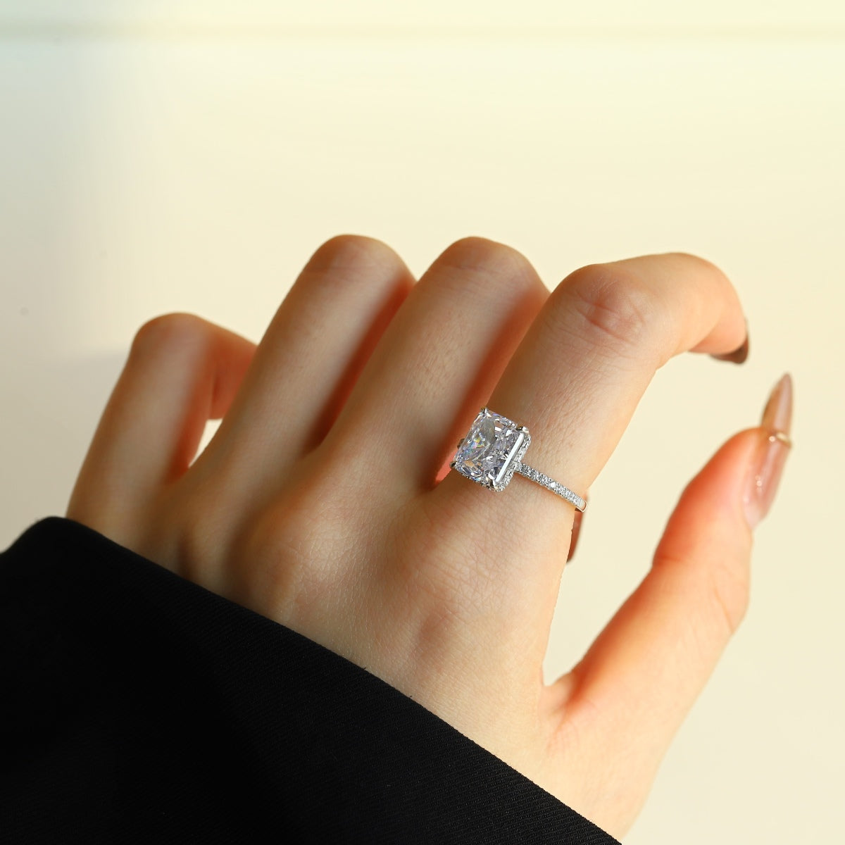 [STREET]Luxurious Engagement Ring