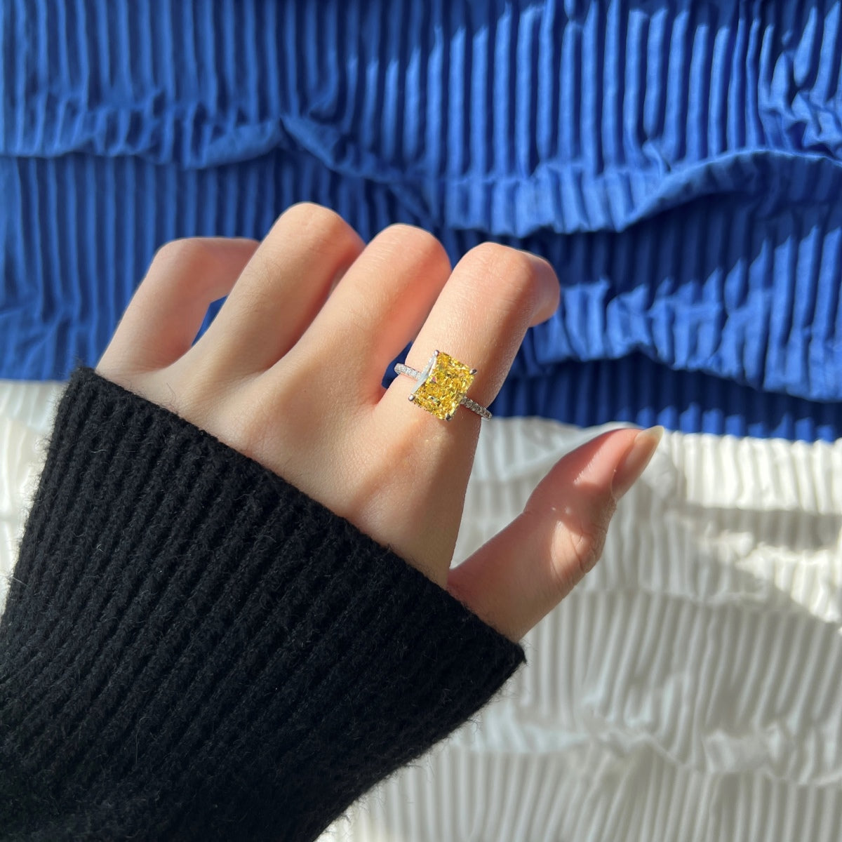 [STREET]Luxurious Engagement Ring