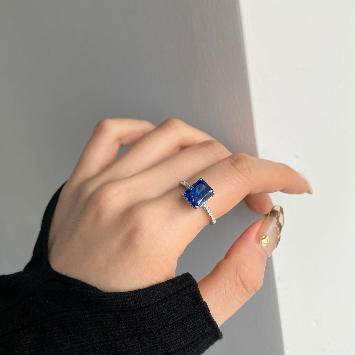 [STREET]Luxurious Engagement Ring