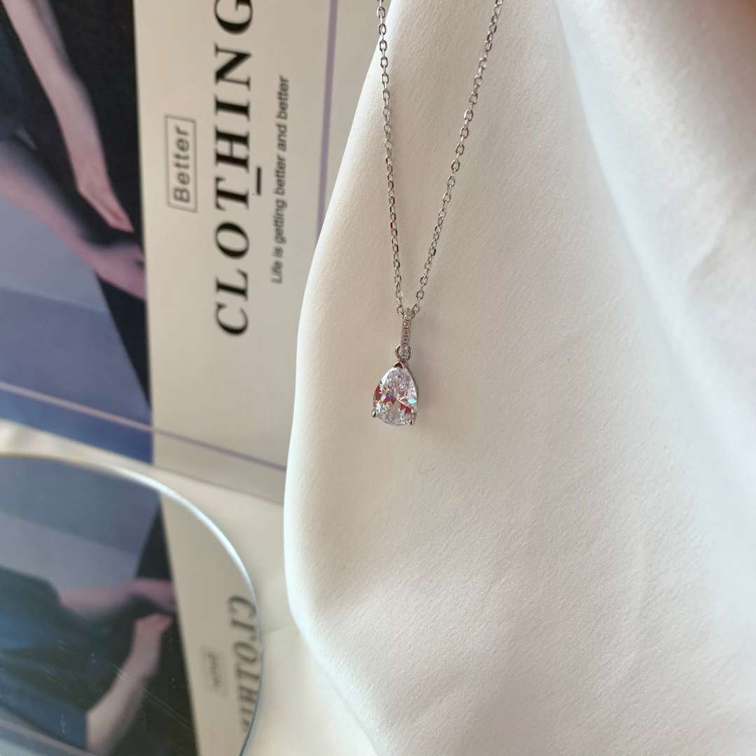[STREET] Zarte, tropfenförmige Modeschmuck-Halskette