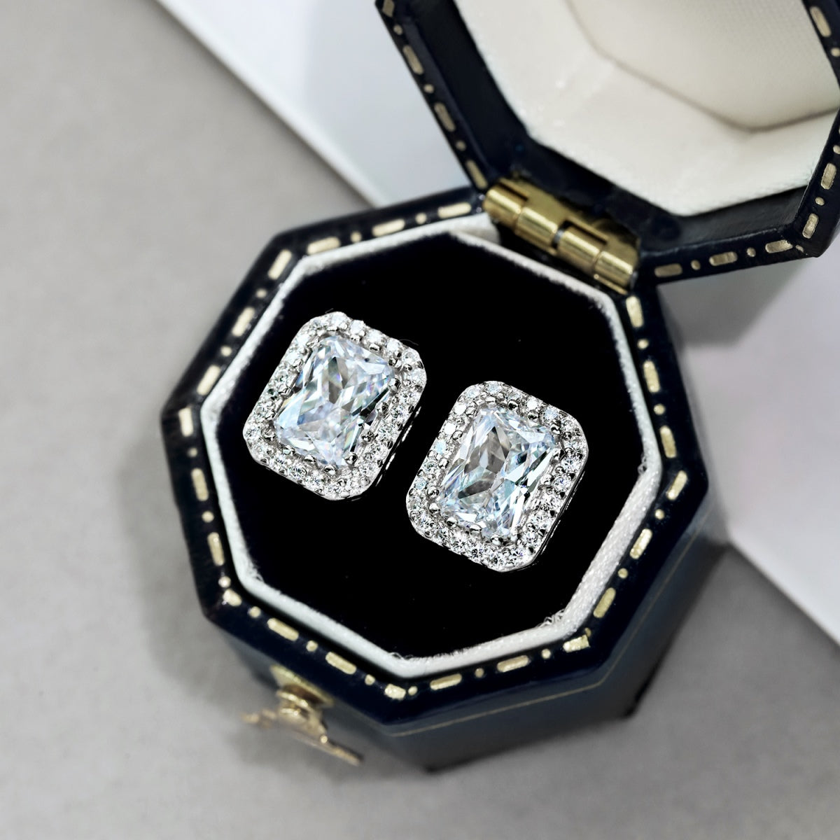 [STREET]Luxurious Dainty Emerald Cut Daily Earrings
