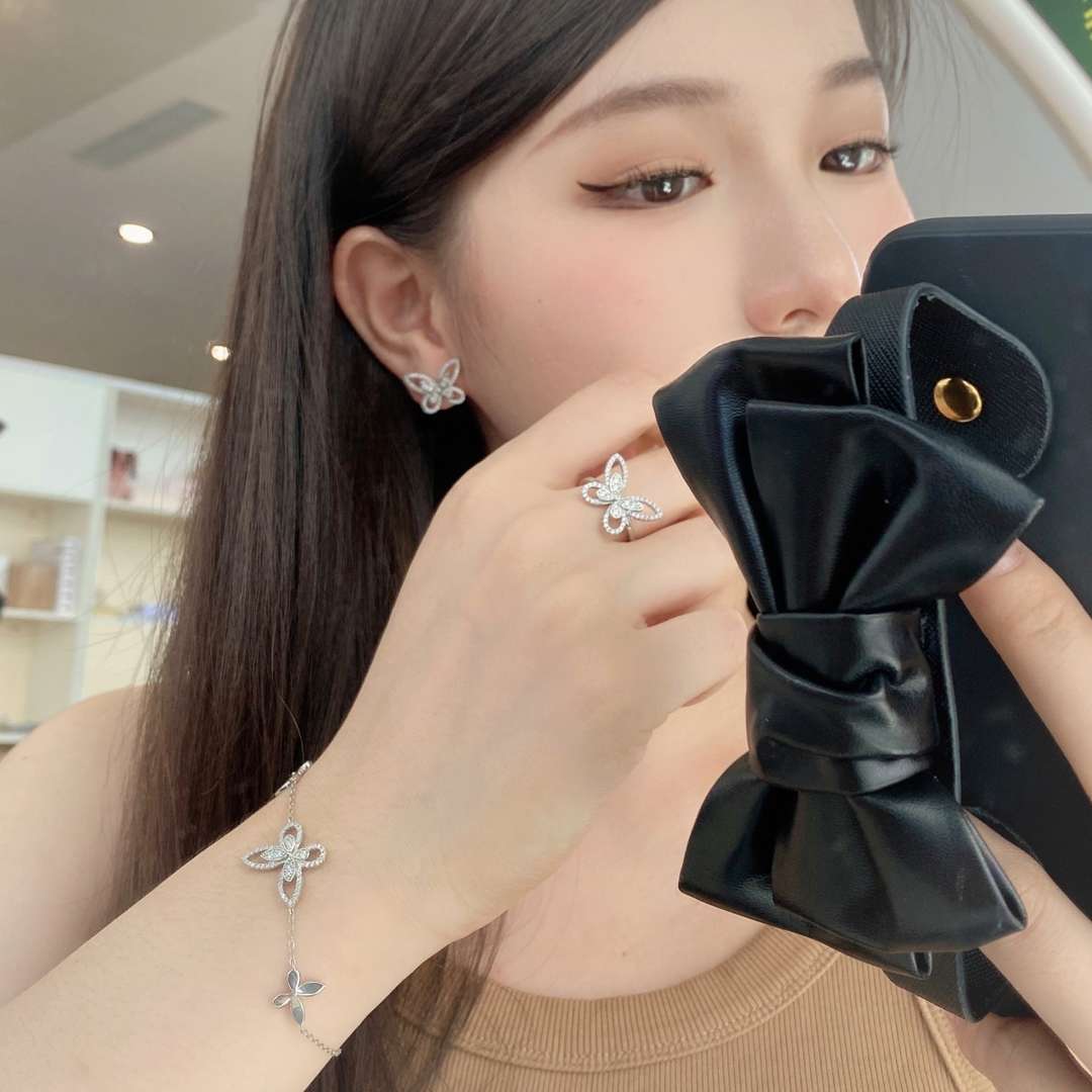 [STREET]Delicate Butterfly Pendant Bracelet