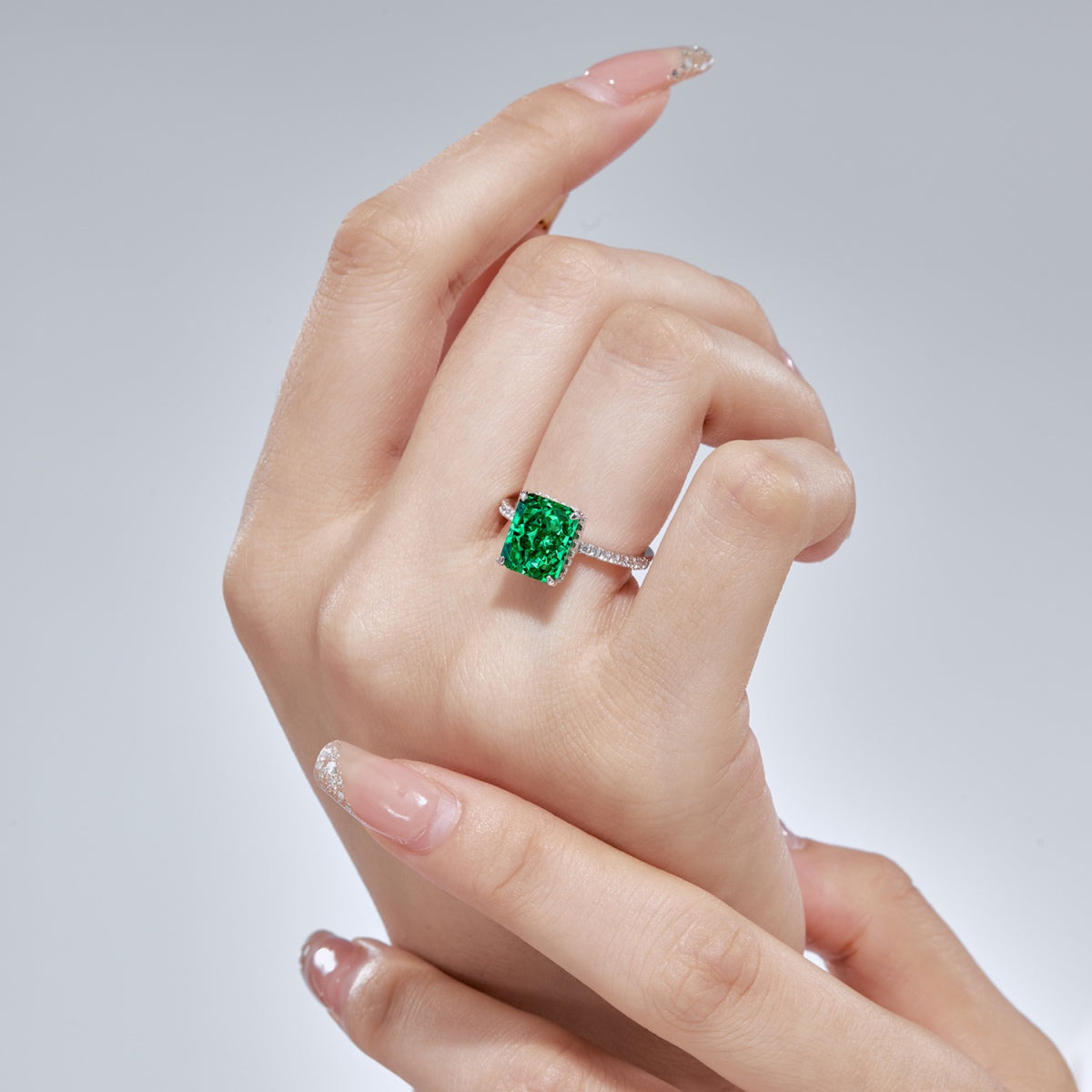 [STREET]Luxurious Engagement Ring