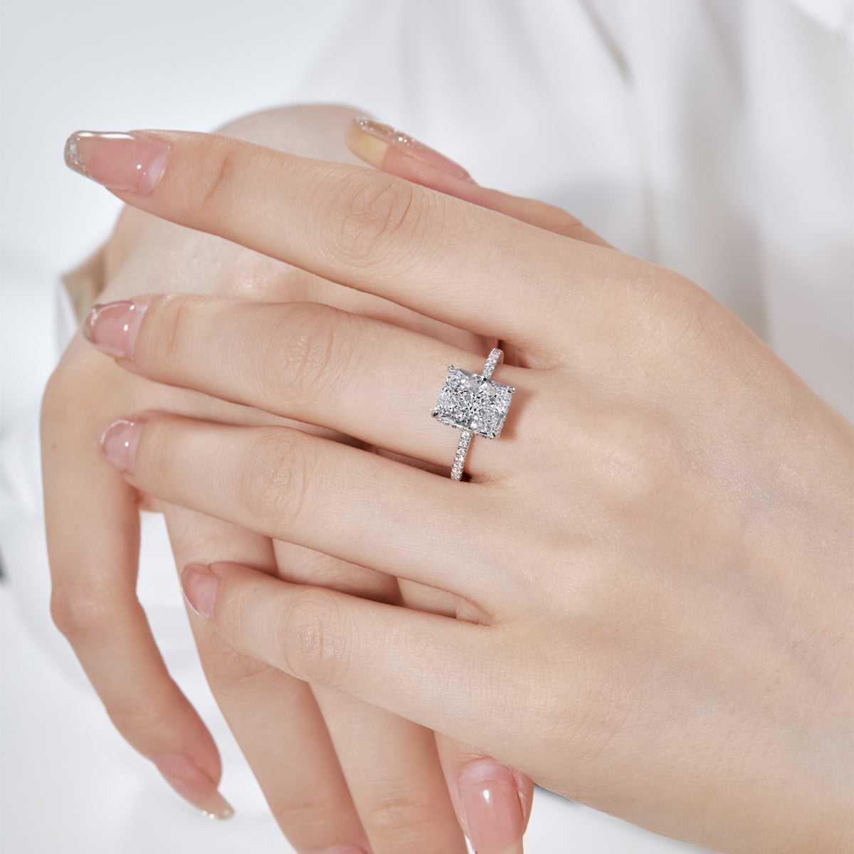 [STREET]Luxurious Engagement Ring
