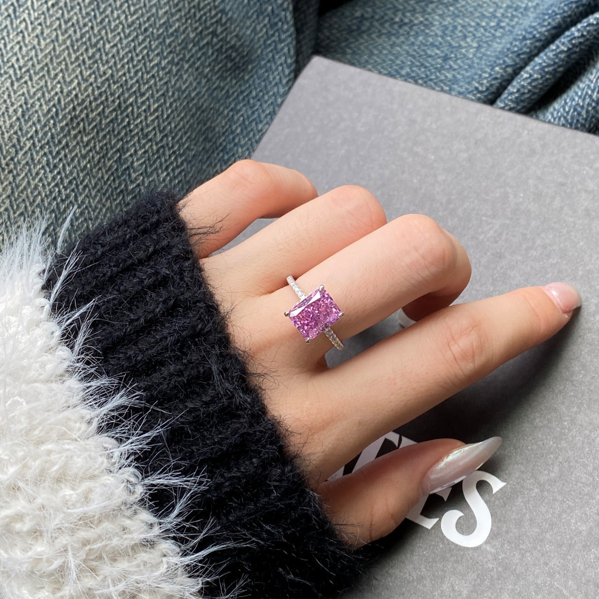 [STREET]Luxurious Engagement Ring