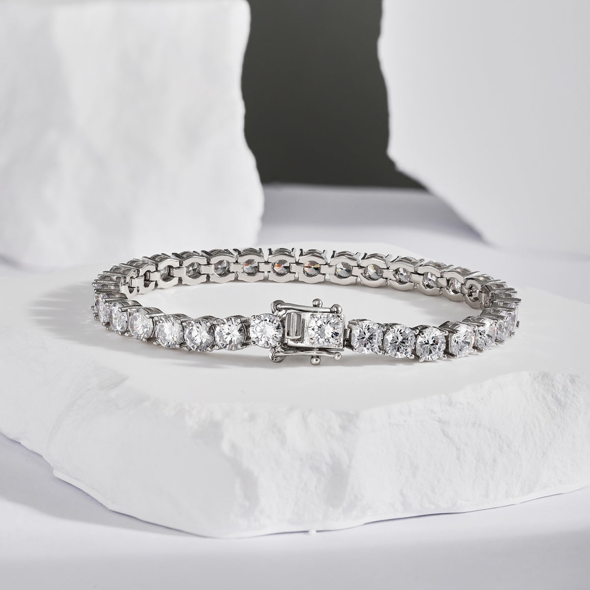 [STREET]Ornate Sparkling Round Cut Wedding Bracelet
