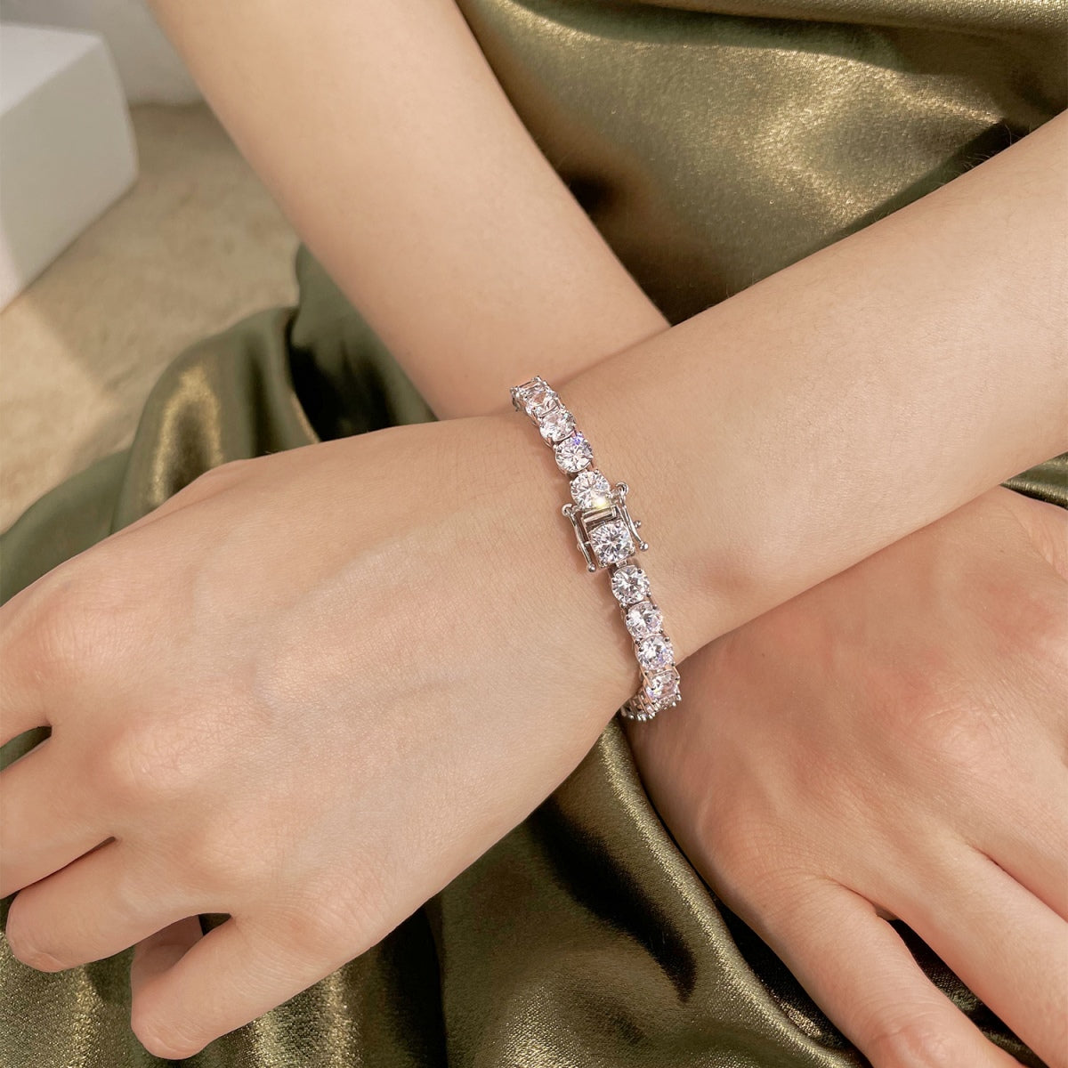 [STREET]Dazzling Round Cut Wedding Bracelet